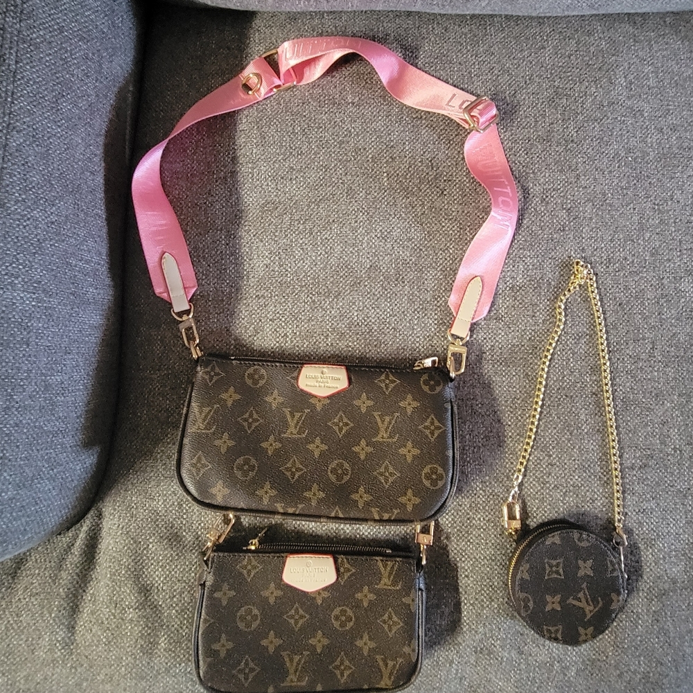 3 piece set. Good quality leather.